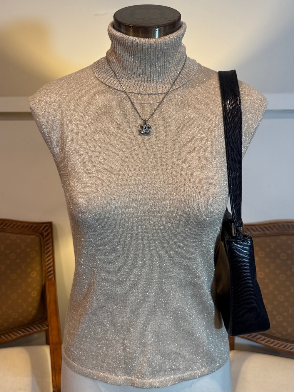 VTG The Limited Sleeveless Metallic Sparkle Turtleneck Sweater Top in Champagne